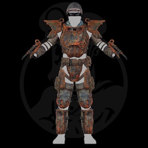Puede incluir: Un conjunto completo de armadura de metal oxidado y desgastado que incluye una placa de pecho, hombreras, protectores de brazo con bandas blancas, un cinturón utilitario y placas para las piernas. El conjunto incluye un casco oscuro y gafas, presentando una estética industrial desgastada con oxidación visible y texturas metálicas en todo el equipo de protección.