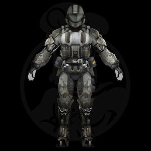Puede incluir: Un traje de armadura táctica de cuerpo completo en tonos gris y verde oliva oscuro. La armadura presenta un casco con visera oscura, placas de hombro segmentadas, peto con bolsillos integrados y protectores de piernas reforzados.