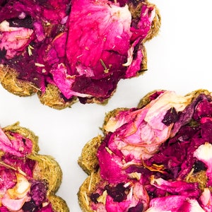 Organic Rose Petal Rabbit Treats: Timothy Hay Small Pet Enrichment