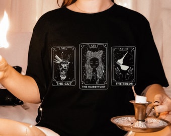 Camisa de tarot de estilista, camiseta de estilista de bruja, regalo para nuevo estilista, camisa de herramientas de estilista, accesorios de estilista Camisa de tarot