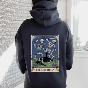 La sudadera con capucha de la tarjeta del tarot mortician, la sudadera con capucha de la funeraria bruja, la sudadera con capucha de la tarjeta del tarot morboso para el regalo del funerario unisex, la sudadera con capucha del tarot esqueleto