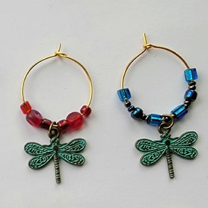 Dragonfly wine charms, set of 7. Fun drink charms. Beaded wine charms. Metal dragonfly wine charms. Cocktail charms.