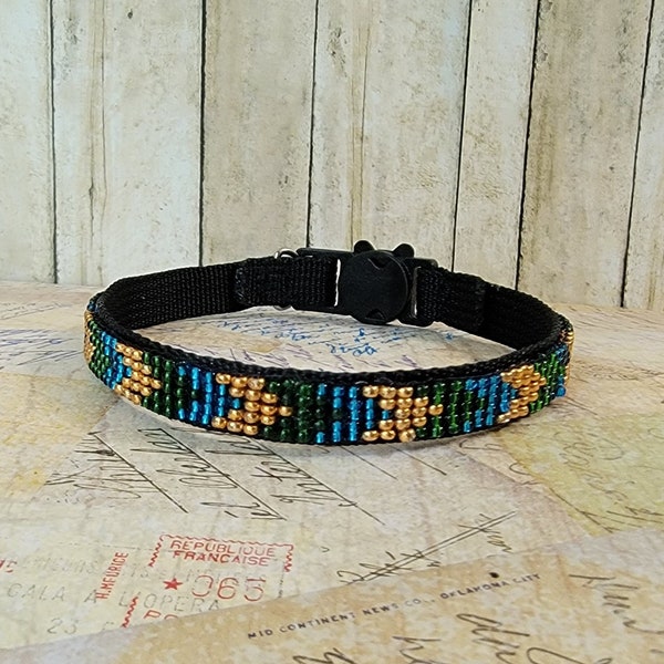 Beaded cat collar. Handwoven collar. Cat collar. Kitty collar. Safety clasp. Colorful cat collar. Cat lovers. Chevron collar. Cat fashion.