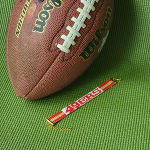 San Fransisco 49ers bracelet. 49ers jewelry. 49ers gear. 49ers fans. NFL. Beaded loom bracelet. Seed bead bracelet. Levi&#39;s Stadium.