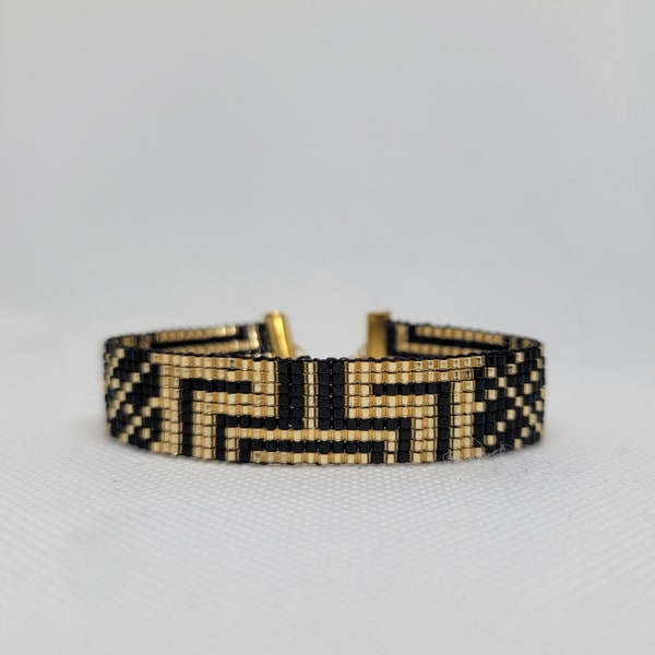 Art Deco inspired beaded bracelet. Gold and black jewelry. Roaring 20s. Miyuki seed bead loom bracelet. Loom woven bracelet. Gatsby.