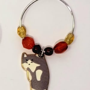 Katzenwein-Charms, verspielte Perlen-Kätzchen-Getränkemarker, 6er-Set