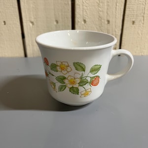 Vintage Corelle Strawberry Sundae, 8 oz Cup/ Mug