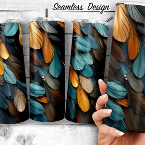 Può includere: Un set di quattro bicchieri in acciaio inossidabile con un design senza cuciture di piume sovrapposte nei toni del verde acqua, oro e marrone. I bicchieri hanno uno sfondo nero e il testo "Seamless Design" è visibile.