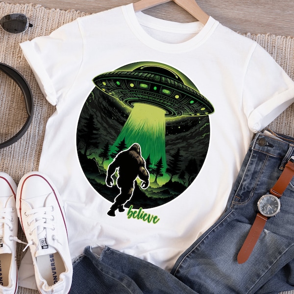 Bigfoot and aliens believe Png, Funny Sasquatch Sublimation Design, Yeti looking for a UFO png, green Bigfoot believes PNG Digital Download