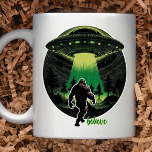 Bigfoot and aliens believe Png, Funny Sasquatch Sublimation Design, Yeti looking for a UFO png, green Bigfoot believes PNG Digital Download image 3