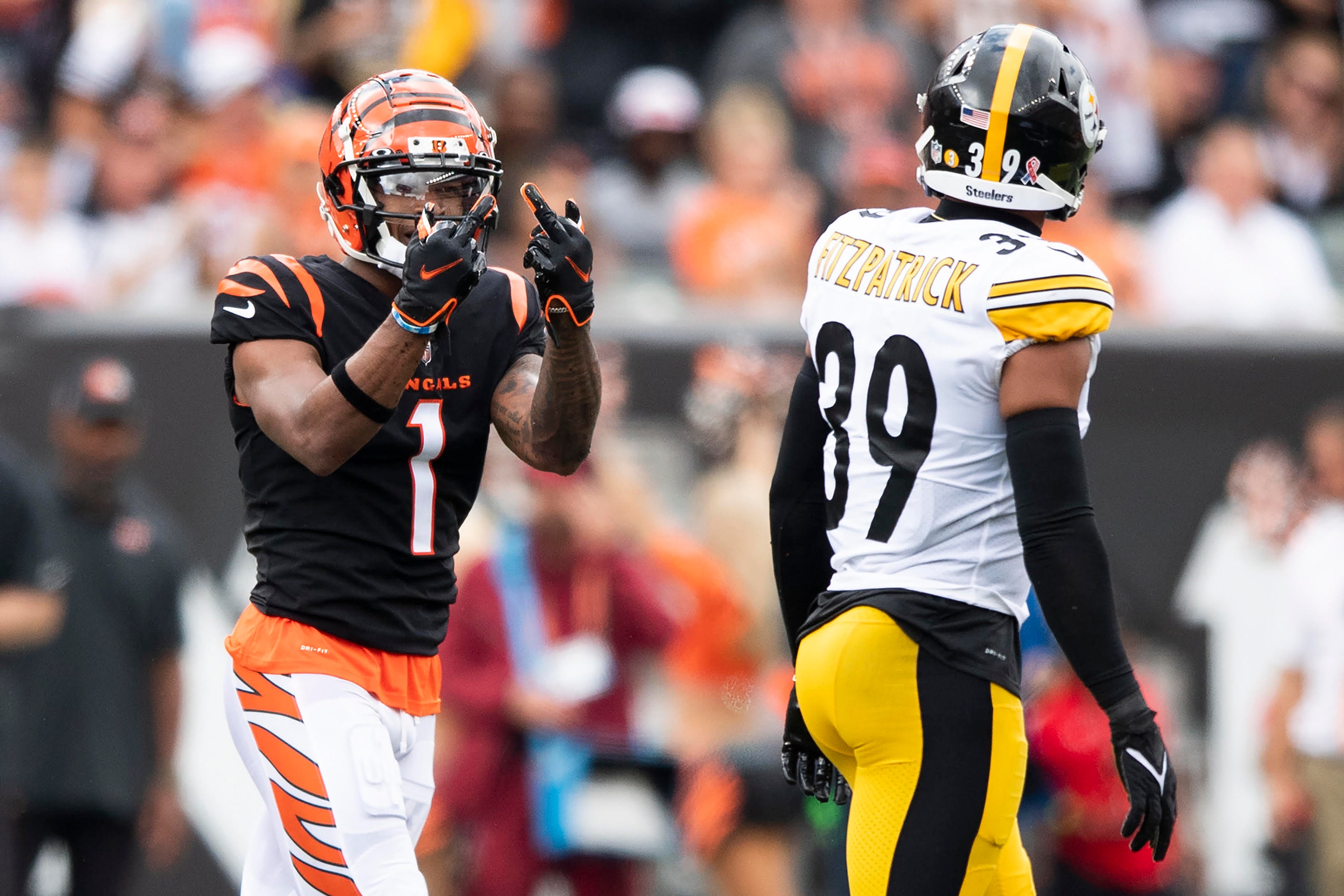 Ben Baby on X Great photo from emchinn of Bengals WR JaMarr Chase  expressing his displeasure with Steelers S Minkah Fitzpatrick ht  aarondoster httpstcosfPnPy7VoN  X