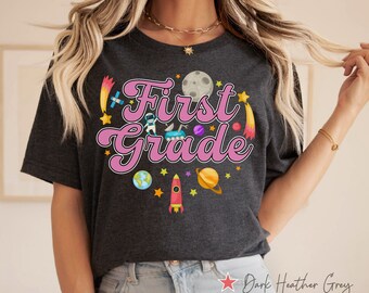 Erstklässler Lehrer Rakete Wissenschaft Shirt, Erstklässler Weltraum TShirt, Lehrer Tag Geschenk, Erstklässler Lehrer Planet Mond Stern Grafik T-Shirt
