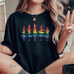 LGBTQネイチャーTシャツ、ネイチャーラバープライドシャツ、松の木ゲイプライドTシャツ、ハイキングラバーレインボーシャツ、キャンプアドベンチャープライドTシャツ