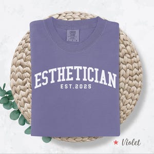 Koszulka Comfort Colors® Custom Esthetician Shirt, Custom Esthetician Crewneck, Personalized Esthetician Tee, Prezent dla Skin Therapeuty, Skin Therapy