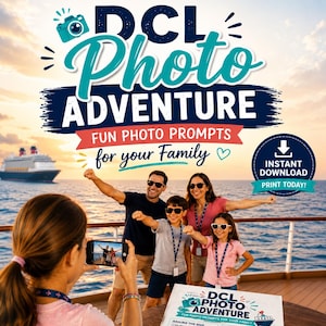 Puede incluir: Un conjunto de tarjetas digitales imprimibles titulado DCL Photo Adventure Fun Photo Prompts for your Family. El diseño presenta texto en azul oscuro y verde azulado, un icono de cámara y un gráfico de crucero. Incluye una insignia de descarga instantánea y una escena de una familia tomando fotos en la cubierta de un crucero al atardecer.