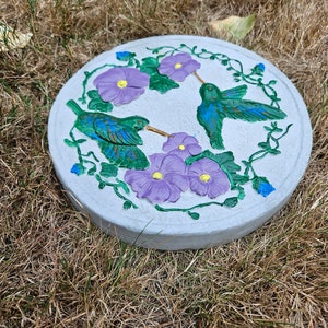 Hand Painted Stepping Stone - Humming Bird -  11"  Round | Mother's Day Gift | Gift For Her  | Grandma Gift | Colorful Outdoor decoration