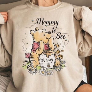 Personalized Mommy to Bee Shirt, Disney Pooh Mommy Shirt, Pregnancy Reveal, Gift for mom, Custom mom shirt, Mama shirt,New mom gift,Mama Bee