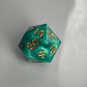 Bronzed Emerald Dice (Single d20)