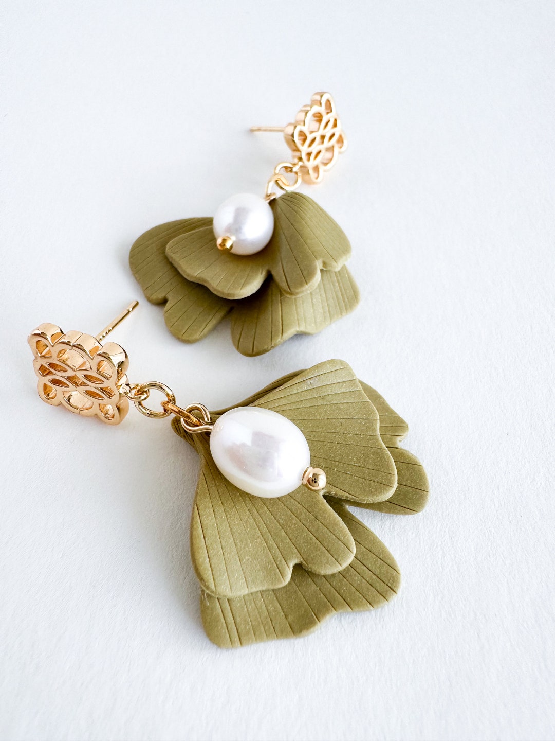 Ohrringe mit Gingko-Blättern und Süßwasserperle - Etsy.de