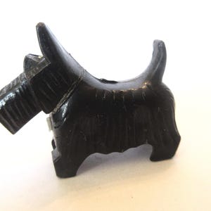 Taille-crayon ancien en forme de chien, marqué Germany, années 1930 à 1950, bakélite probable, objet de collection