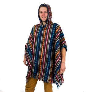 Poncho z kapturem o wielorakim zastosowaniu