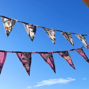 Pennant chain in green, white and pink | 8 pennants x 2.10 meters | Cotton pennant chain with jungle motif | BOHO pennant chain