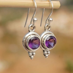 Boucles d&#39;oreilles rondes avec améthyste • Boucles d&#39;oreilles en améthyste • Boucles d&#39;oreilles en argent Boho faites à la main • Bijoux en améthyste • Boucles d&#39;oreilles en argent sterling 925