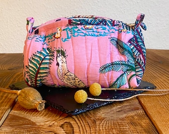 Kulturtasche klein in Rosa | Recycelter Baumwolle aus Indien | Kosmetiktasche aus Baumwolle mit Dschungelmotiv |