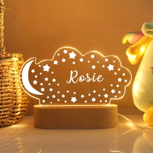 Veilleuse personnalisée avec lune et étoiles, cadeau veilleuse nom personnalisé, cadeau bébé, cadeau personnalisé pour enfant, décoration pour chambre d'enfant, lumière de chevet image 1