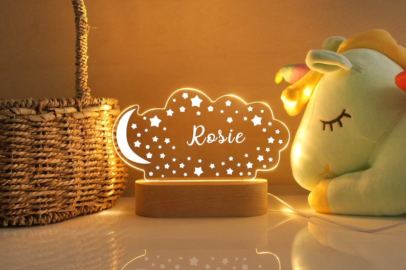 Veilleuse personnalisée avec lune et étoiles, cadeau veilleuse nom personnalisé, cadeau bébé, cadeau personnalisé pour enfant, décoration pour chambre d'enfant, lumière de chevet image 1