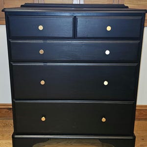 Solid pine chest of draws, five drawers, Black with brass draw knobs - Hand Painted
