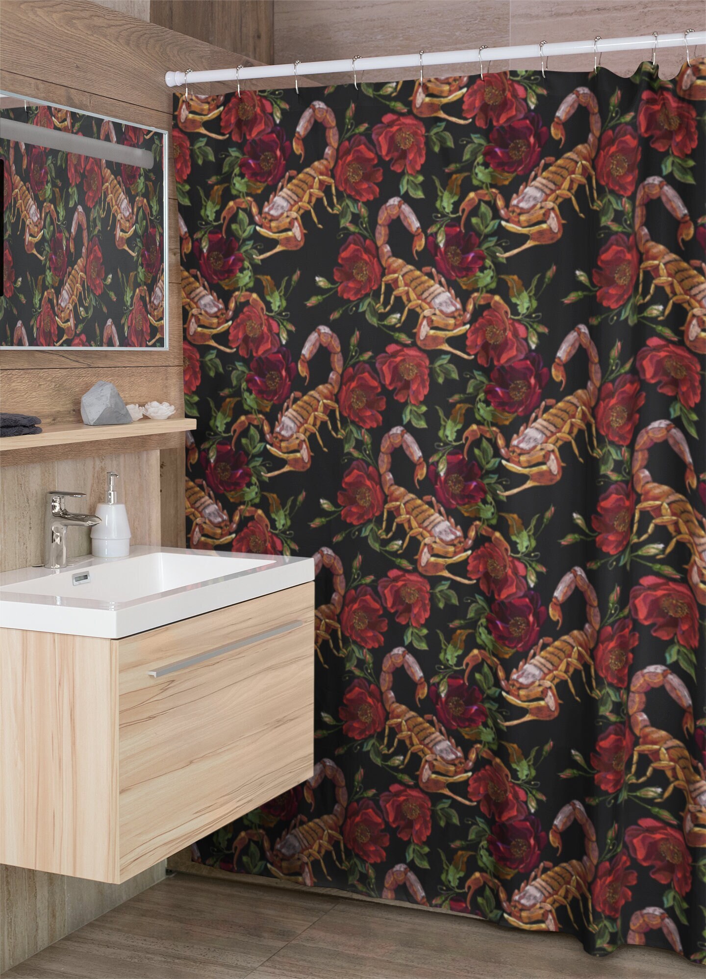 花柄スコーピオンシャワーカーテン | ウエスタンゴシック、魔女風