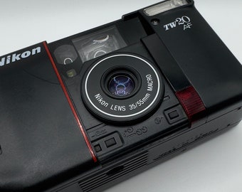フィルムカメラ Nikon TW20 AF。35 mm フィルムカメラ Nikon