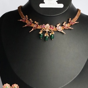 Beautiful kemp stone necklace set, temple jewellery set, kemp jewellery set, saree jewellery, Lehenga jewellery set | South Indian jewellery