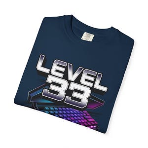 Camiseta divertida de cumpleaños para gamer, nivel 33, teclado desbloqueado para juegos, regalo de videojuego, camiseta gráfica de hito. imagen 8