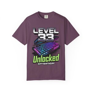 Camiseta divertida de cumpleaños para gamer, nivel 33, teclado desbloqueado para juegos, regalo de videojuego, camiseta gráfica de hito. imagen 7