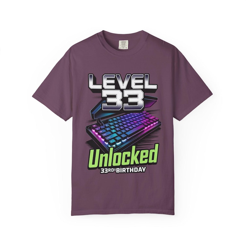 Camiseta divertida de cumpleaños para gamer, nivel 33, teclado desbloqueado para juegos, regalo de videojuego, camiseta gráfica de hito. imagen 7