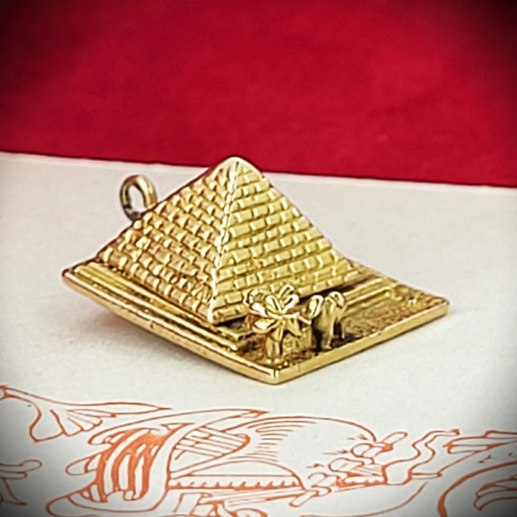 9ct Gold Egyptian Pyramid Charm - image 2