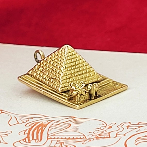 9ct Gold Egyptian Pyramid Charm - image 3