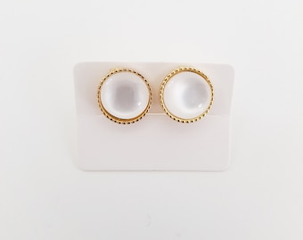 Clip-on stud earrings. White and gold stud earrings, clip-on earrings, vintage earrings, faux-pearl earrings, gifts for her women's gifts 01