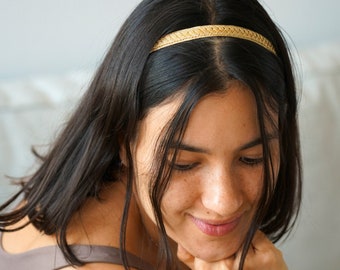 Golden braid headband, headband of braided golden metallic threads, wedding headband, minimalist tiara, bohemian woman accessory