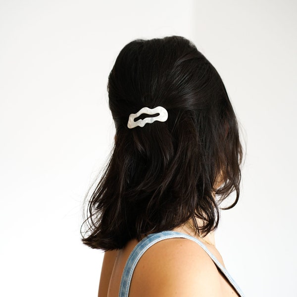 Barrette nuage en acétate blanc nacre, Barrette moderne, nordic style, barrette pour les cheveux, accessoires pour la tete