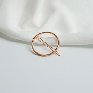 Minimalist circle barrette, gold twisted circle, circular, golden ring, boho, simple, minimalist, geometric wedding image 3