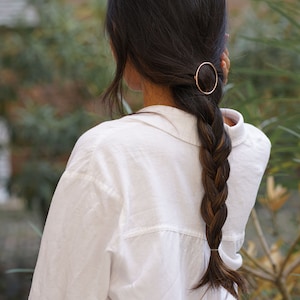 Minimalist circle barrette, gold twisted circle, circular, golden ring, boho, simple, minimalist, geometric wedding image 2