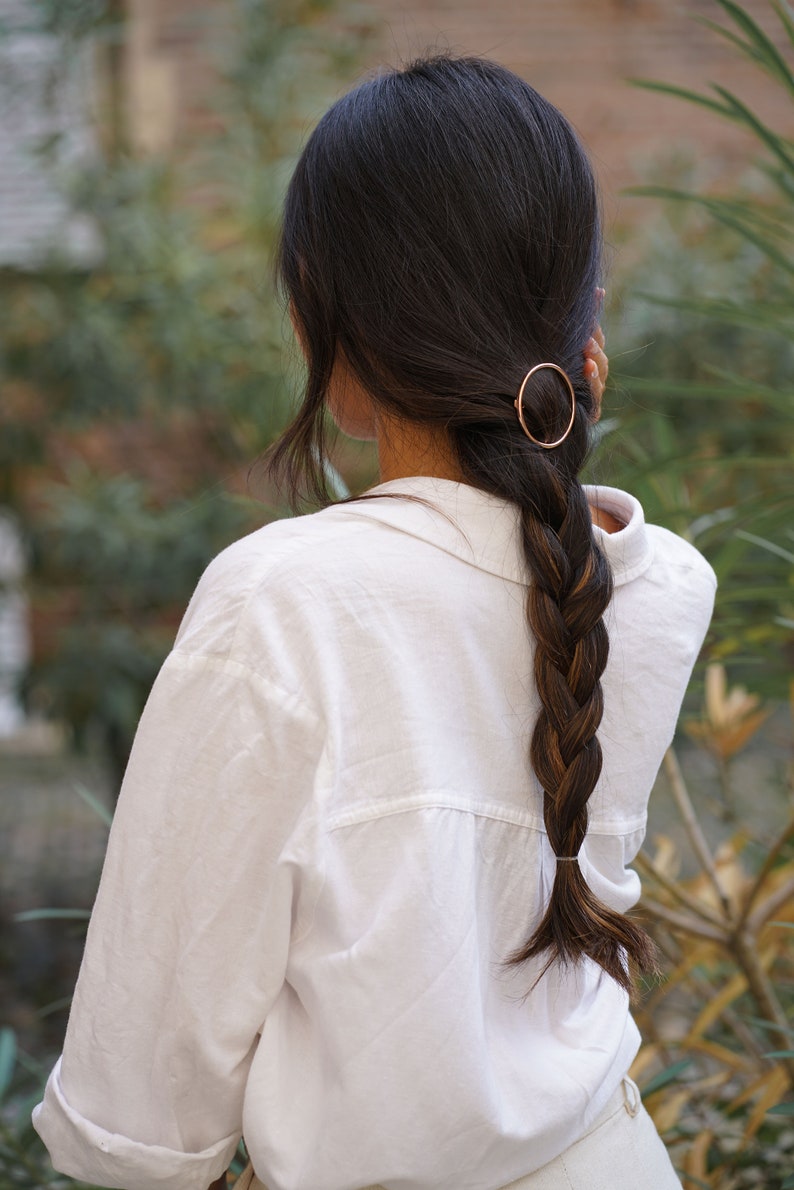 Minimalist circle barrette, gold twisted circle, circular, golden ring, boho, simple, minimalist, geometric wedding image 2