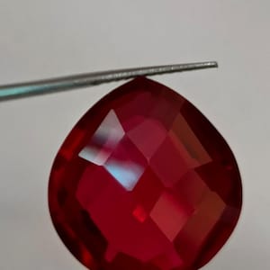 Rubis rouge du Mozambique AAA+ taille poire : 29,5 ct rubis naturel