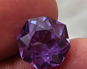 Rare Alexandrite Gemstone: 12 ct Hexagon Cut, Color-Change Stone
