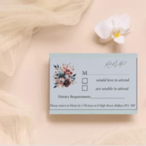 Tarjeta de confirmación de asistencia para boda Elena en azul, diseño clásico con motivo floral