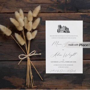 Maeve-trouwsuite, uitnodiging bruiloft en RSVP-kaart, elegant lettertype en infographic van Belfast Castle