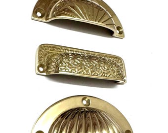 Manijas de copa de latón macizo: herrajes para gabinetes y cajones sin lacar